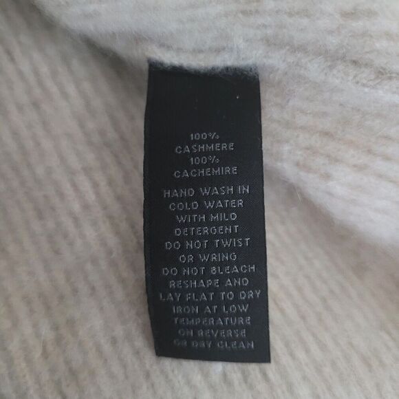 Saks Fifth Avenue Sweater XS Beige Cashmere Ribbed Comfy Cozy Minimalist Hi Lo - Picture 6 of 6